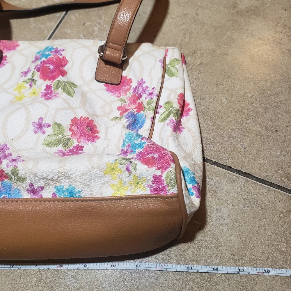 White Multi-compartment Floral Shoulder Bag - Picture 8 of 9